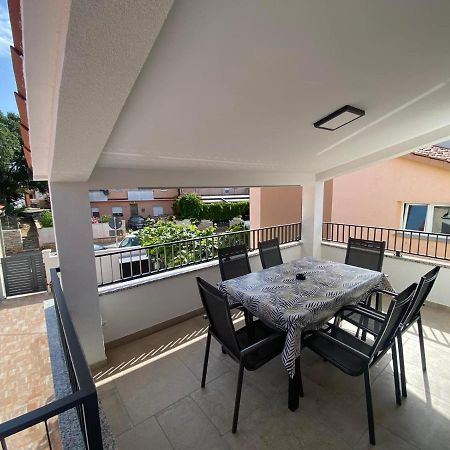 Family Beach Apartments Peroj Extérieur photo