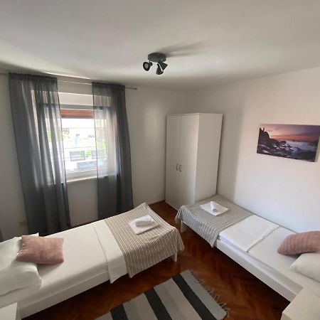Family Beach Apartments Peroj Extérieur photo