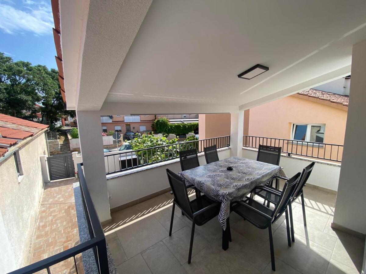 Family Beach Apartments Peroj Extérieur photo