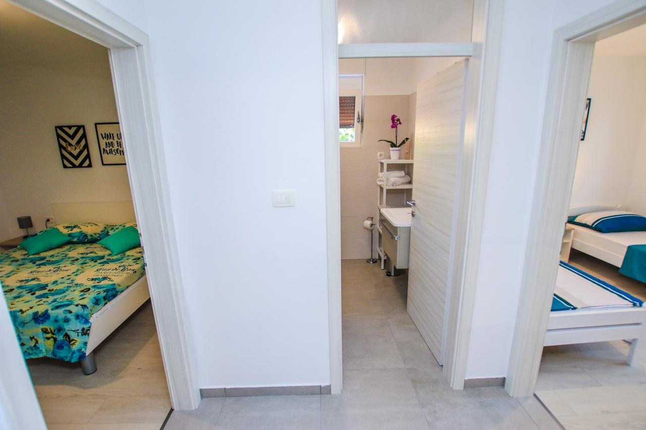 Family Beach Apartments Peroj Extérieur photo