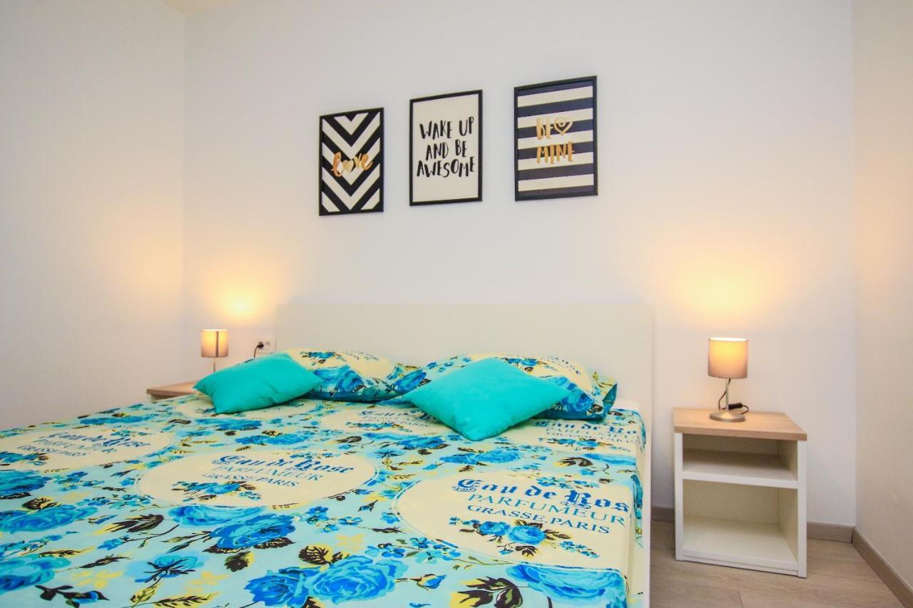 Family Beach Apartments Peroj Extérieur photo