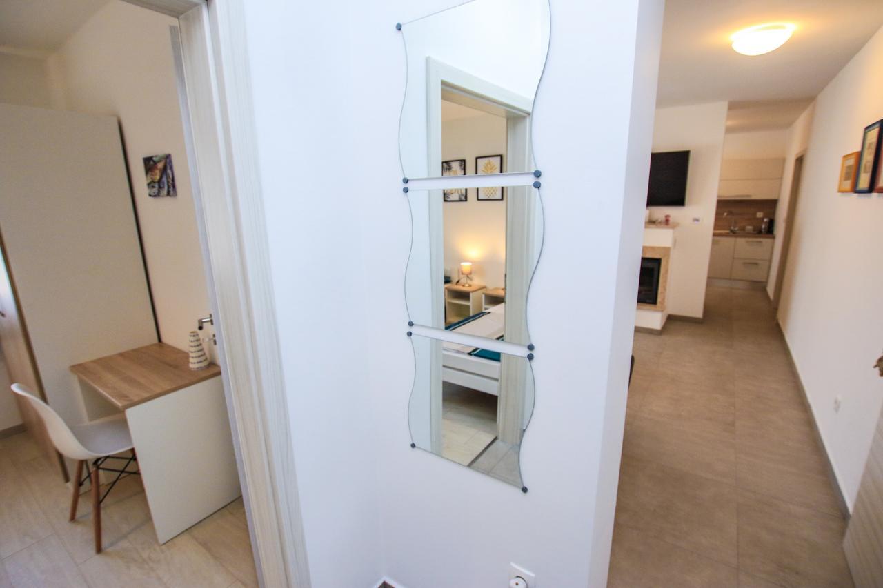 Family Beach Apartments Peroj Extérieur photo