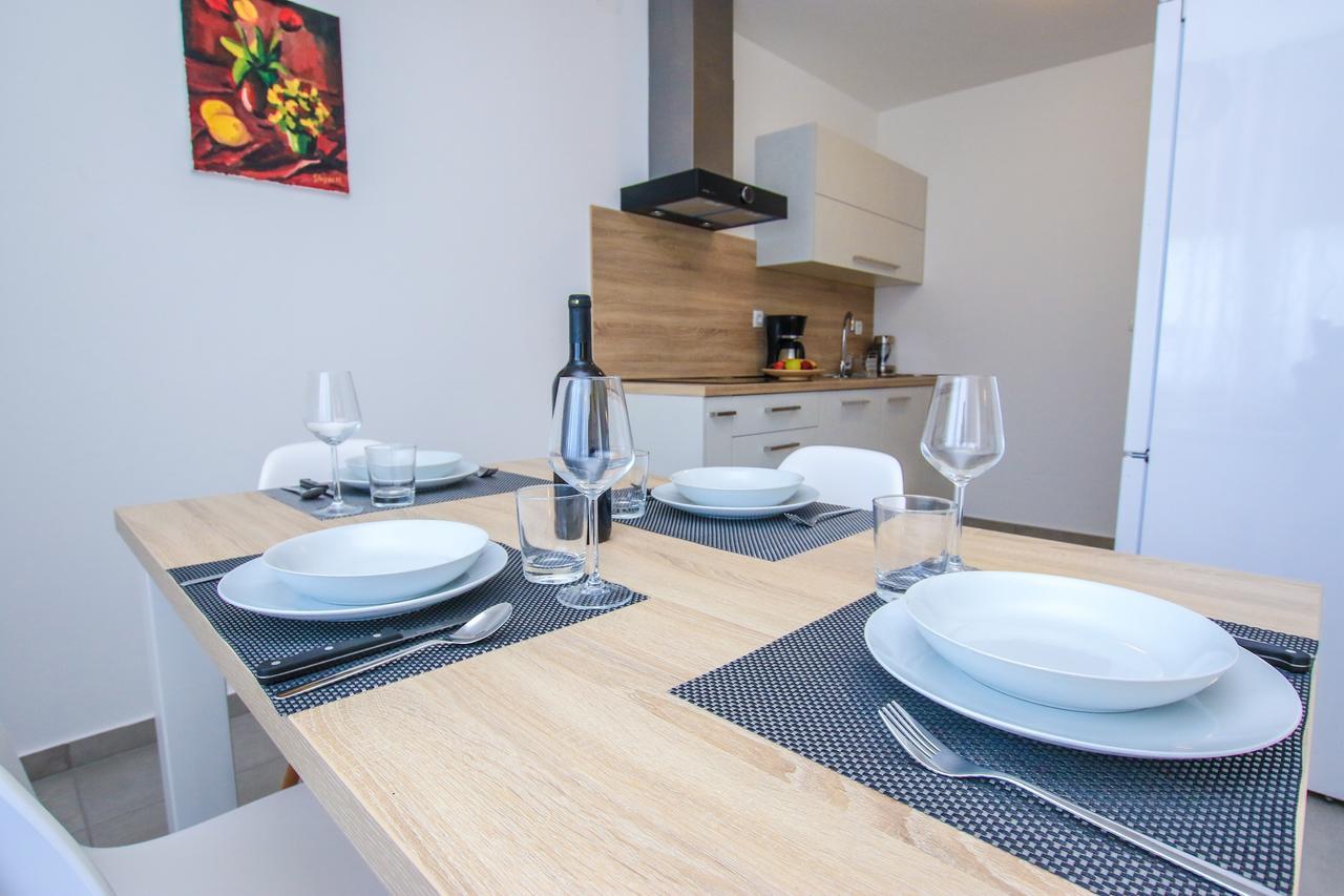 Family Beach Apartments Peroj Extérieur photo