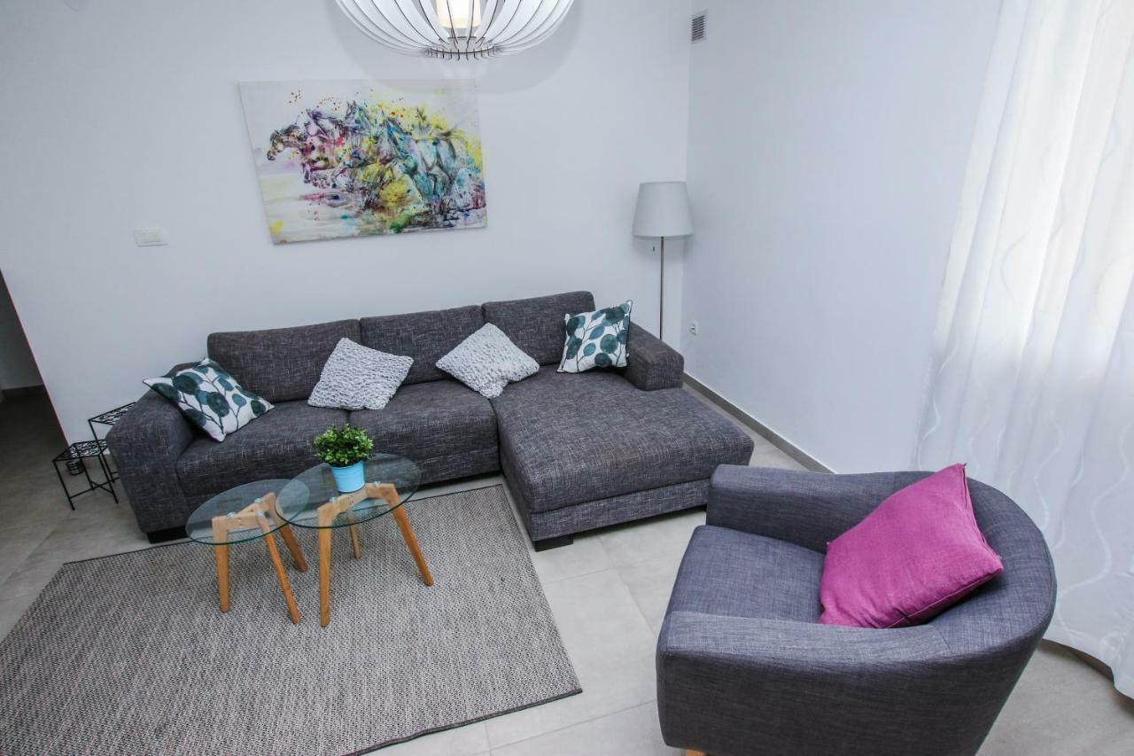 Family Beach Apartments Peroj Extérieur photo