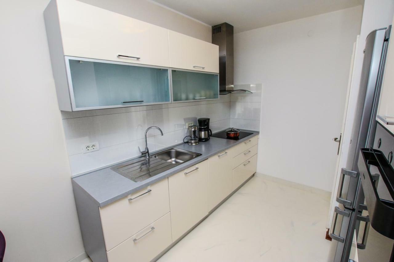 Family Beach Apartments Peroj Extérieur photo