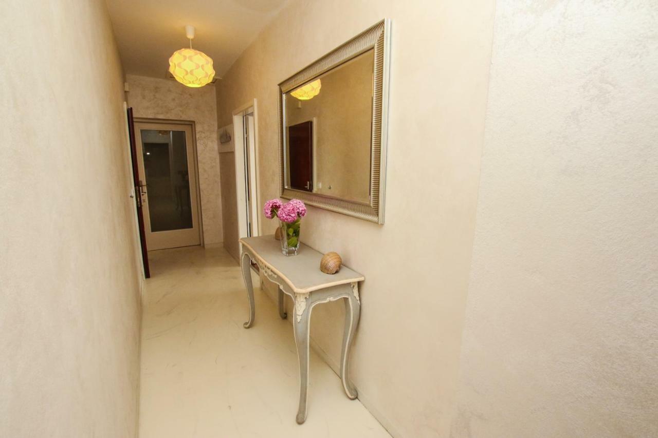 Family Beach Apartments Peroj Extérieur photo