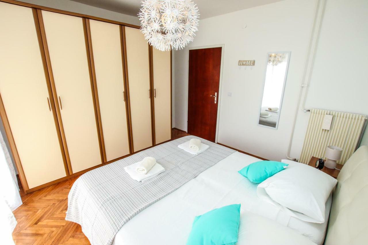 Family Beach Apartments Peroj Extérieur photo