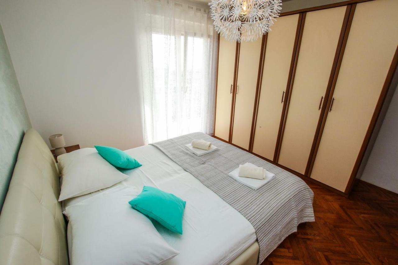 Family Beach Apartments Peroj Extérieur photo