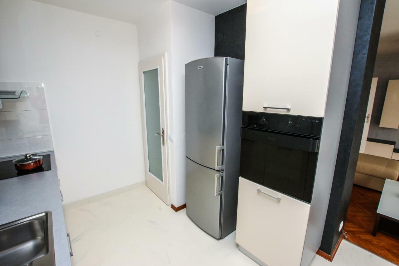 Family Beach Apartments Peroj Extérieur photo