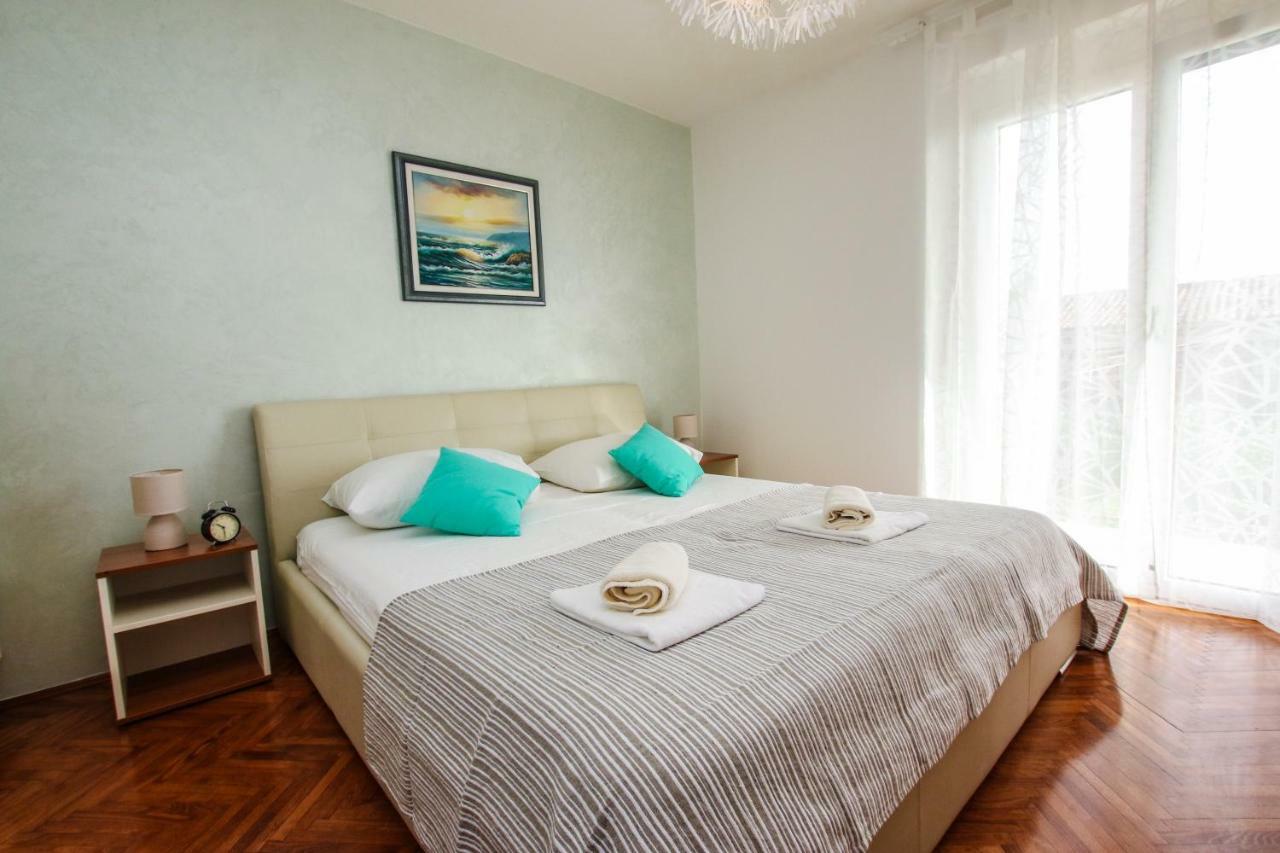 Family Beach Apartments Peroj Extérieur photo